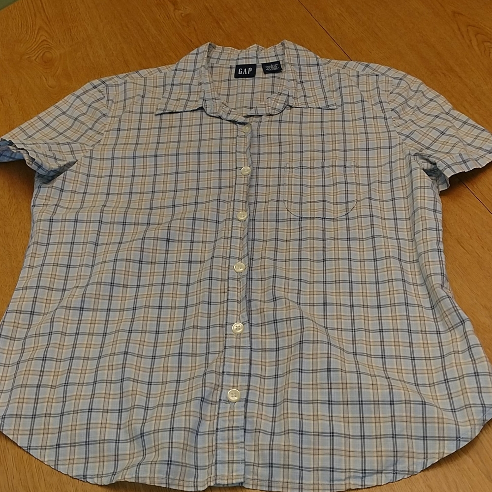 Gap woman's shirt size small